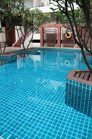 Outdoor pool, sun loungers