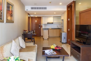 Executive Suite | Private kitchen | Fridge, coffee/tea maker - FuramaXclusive Sathorn, Bangkok (Bangkok)