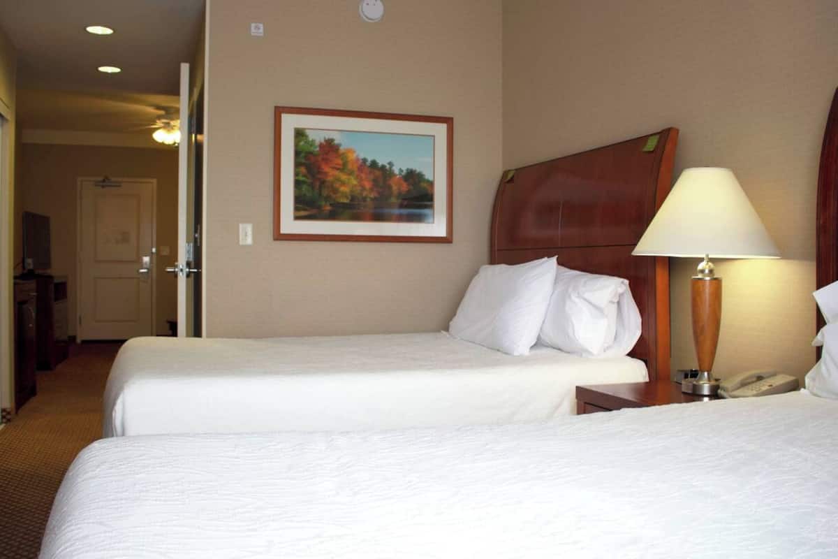 standard single room | hypo-allergenic bedding, down duvets, desk, blackout curtains