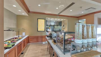 Petit déjeuner préparé sur commande (11.95 USD par personne)