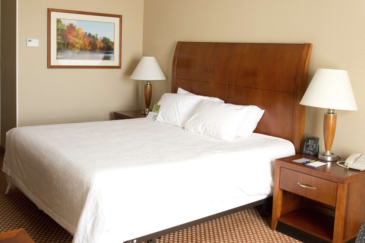 Hypo-allergenic bedding, down duvets, desk, blackout curtains