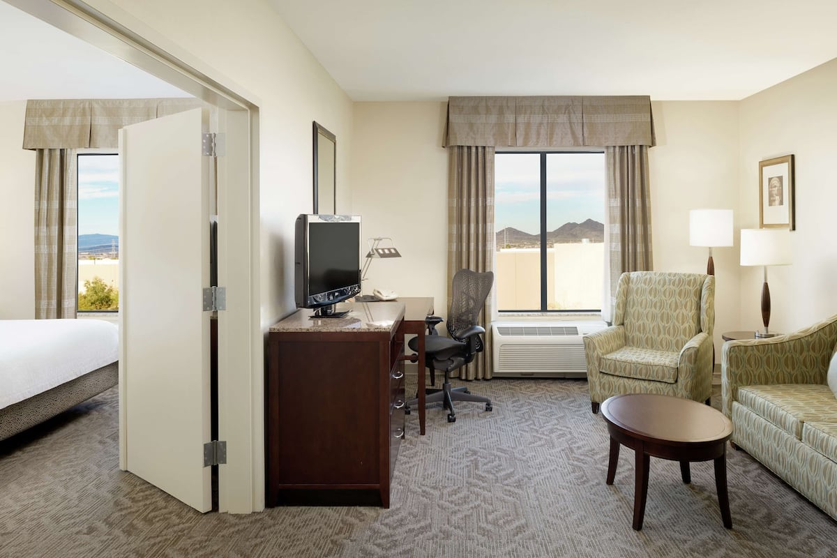 Premium bedding, in-room safe, desk, laptop workspace
