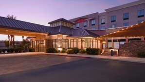 A hotel with a modern design, featuring a prominent entrance, a covered outdoor area, and a well-lit facade. - Hilton Garden Inn Phoenix North Happy Valley (Phoenix)