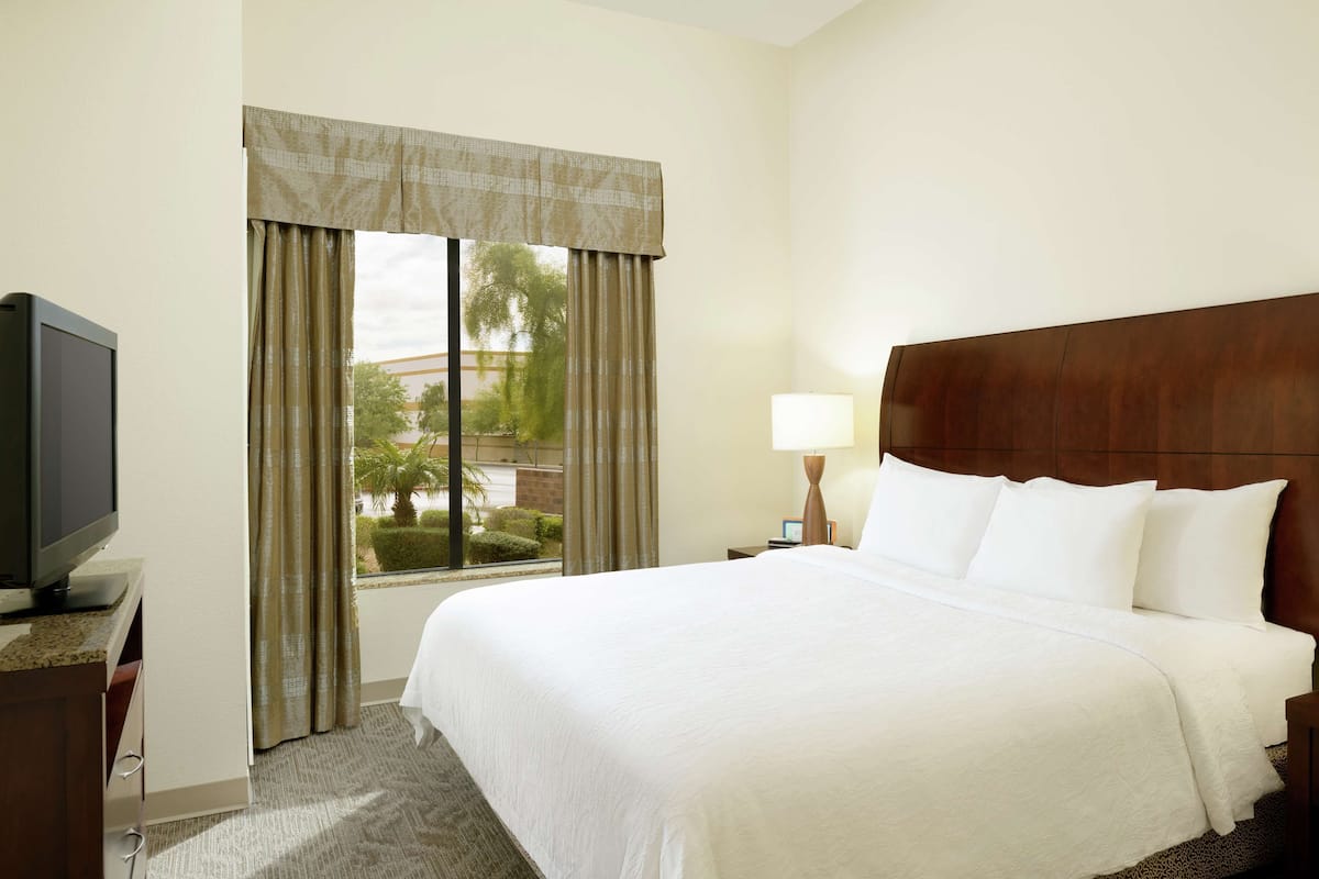 Premium bedding, in-room safe, desk, laptop workspace