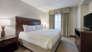 Hypo-allergenic bedding, in-room safe, desk, blackout curtains