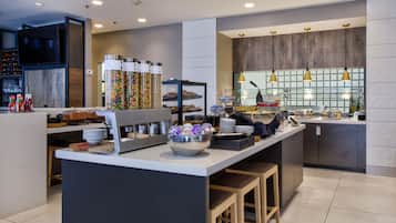 Komplett frukost varje dag (USD 13.95 per person)