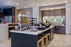 Komplet morgenmad hver dag (13.95 USD pr. person)