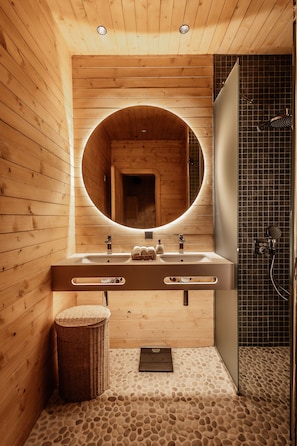 Un sauna, una bañera de hidromasaje, tratamientos corporales