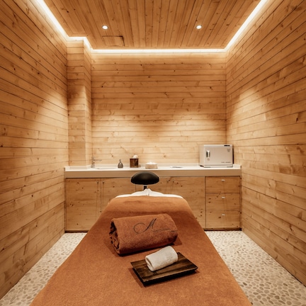Sauna, hot tub, body treatments, facials