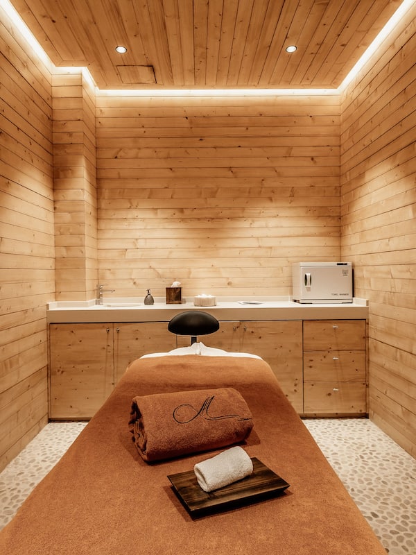 Sauna, hot tub, body treatments, facials