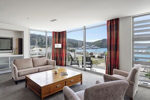 Leilighet, 2 soverom, havutsikt | Oppholdsområde | TV