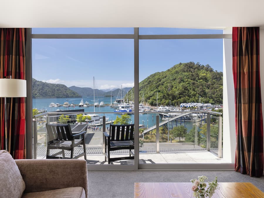 Too Suite | Living area