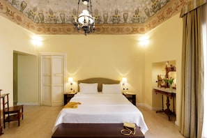 Junior Suite, 1 King Bed, Balcony, Partial Sea View