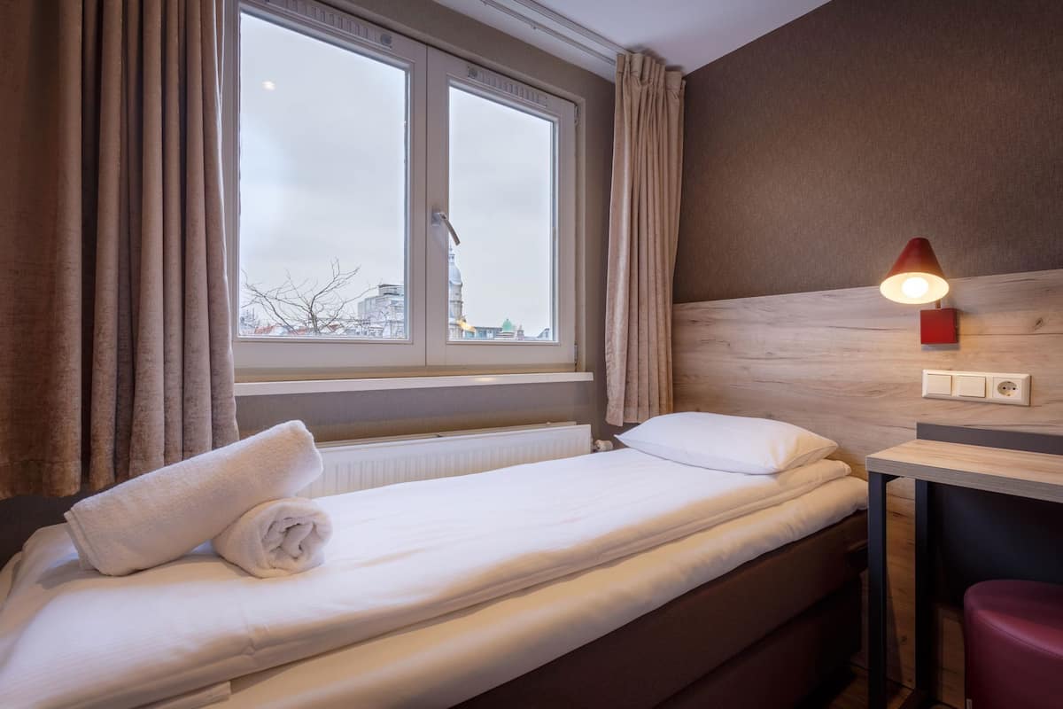 In-room safe, iron/ironing board, free WiFi, bed sheets