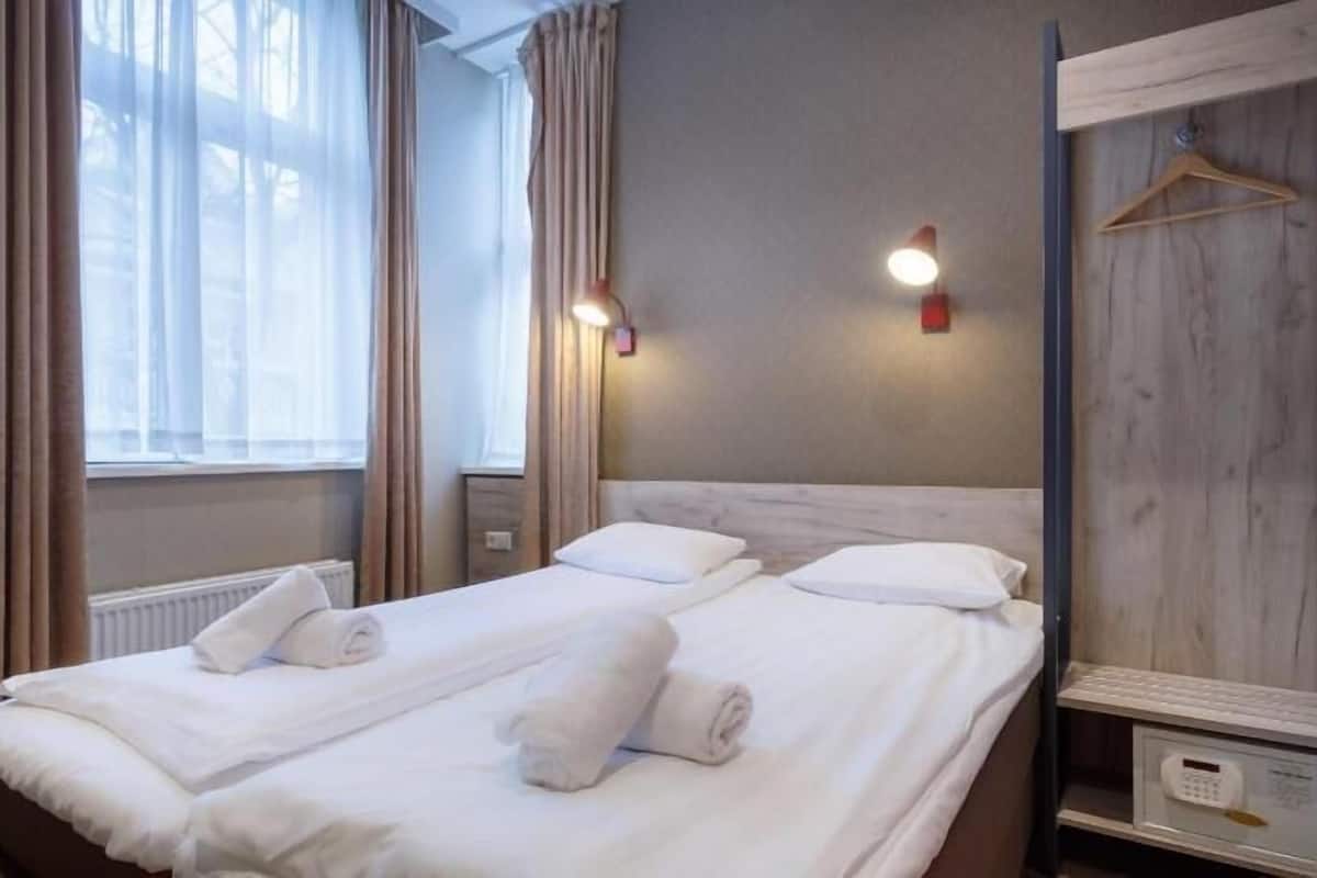 In-room safe, iron/ironing board, free WiFi, bed sheets