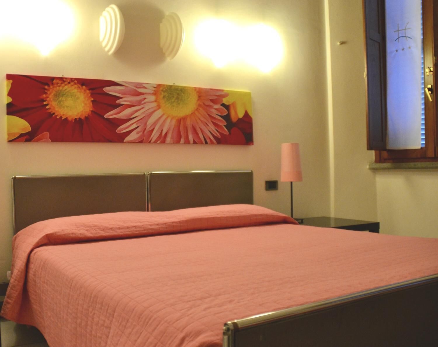 minibar, desk, free cots/infant beds, free wifi