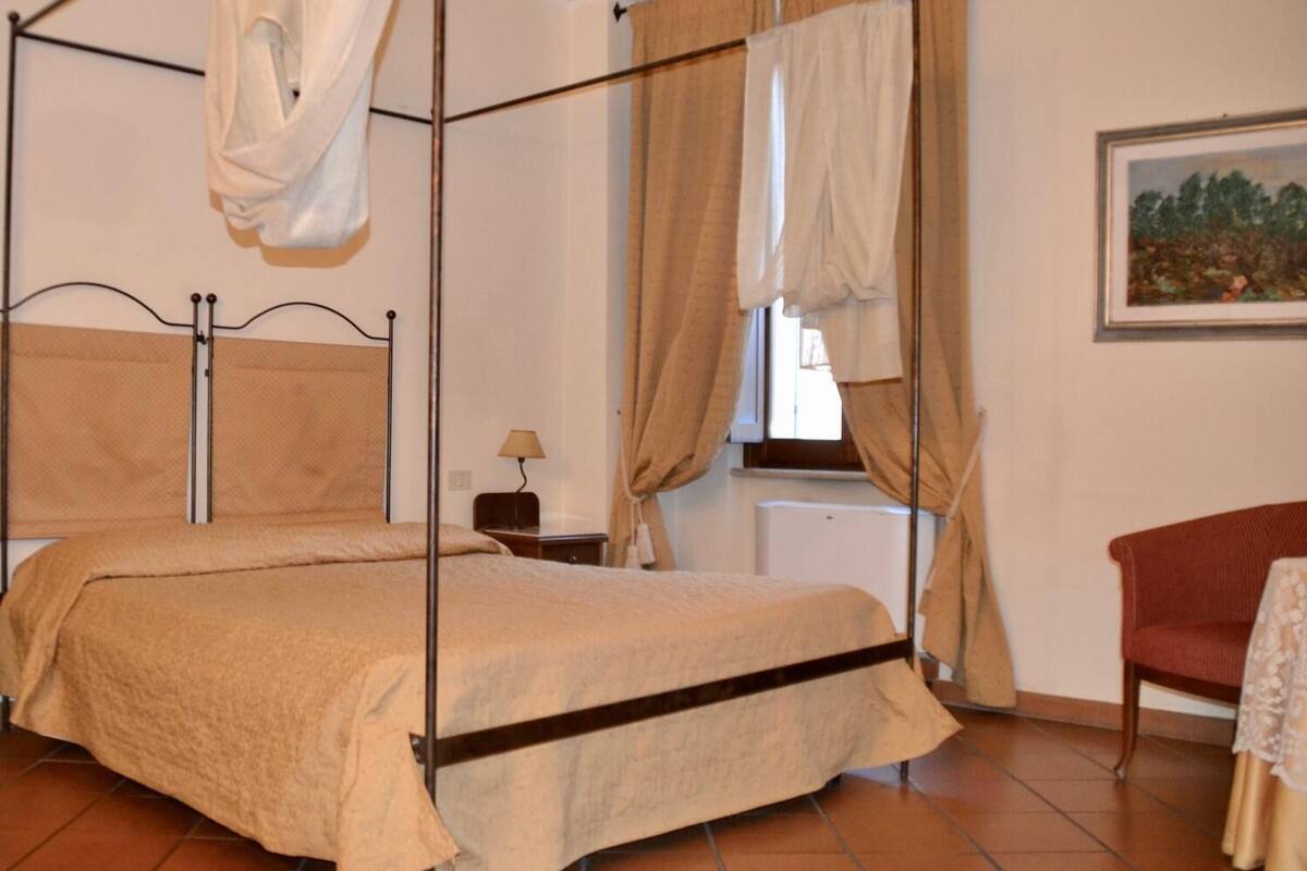 minibar, desk, free cots/infant beds, free wifi