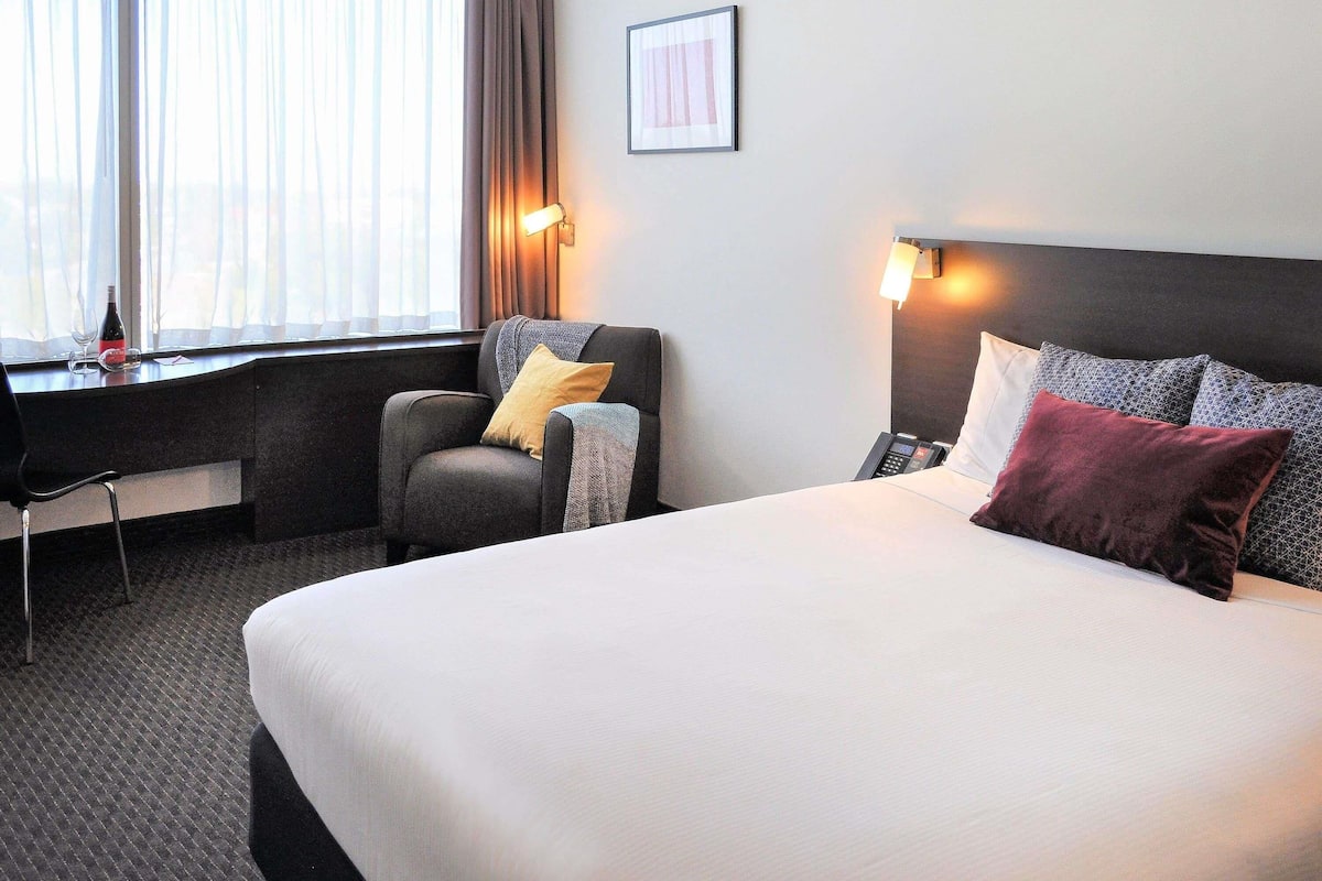 Chambre Standard, 1 grand lit, accessible aux personnes à mobilité réduite