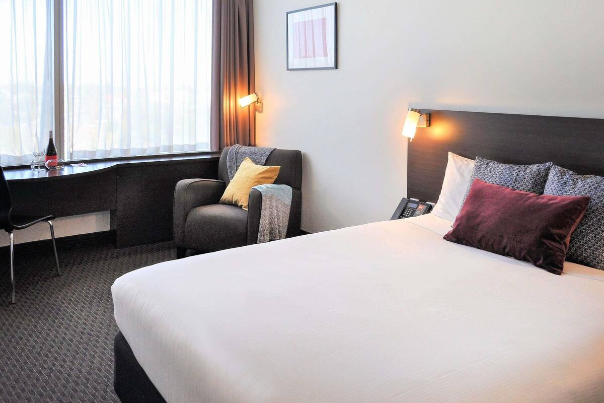 Chambre Standard, 1 grand lit, accessible aux personnes à mobilité réduite