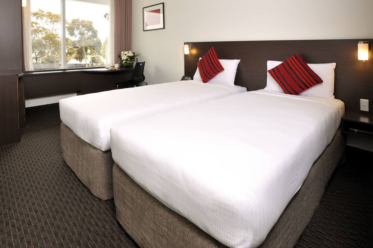 superior room, 1 king bed | minibar, desk, soundproofing, iron/ironing board