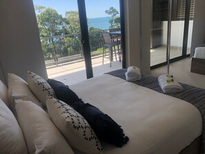 2 Bedroom Queen / Double Apartment | 2 多间卧室、迷你吧、笔记本电脑工作区、隔音