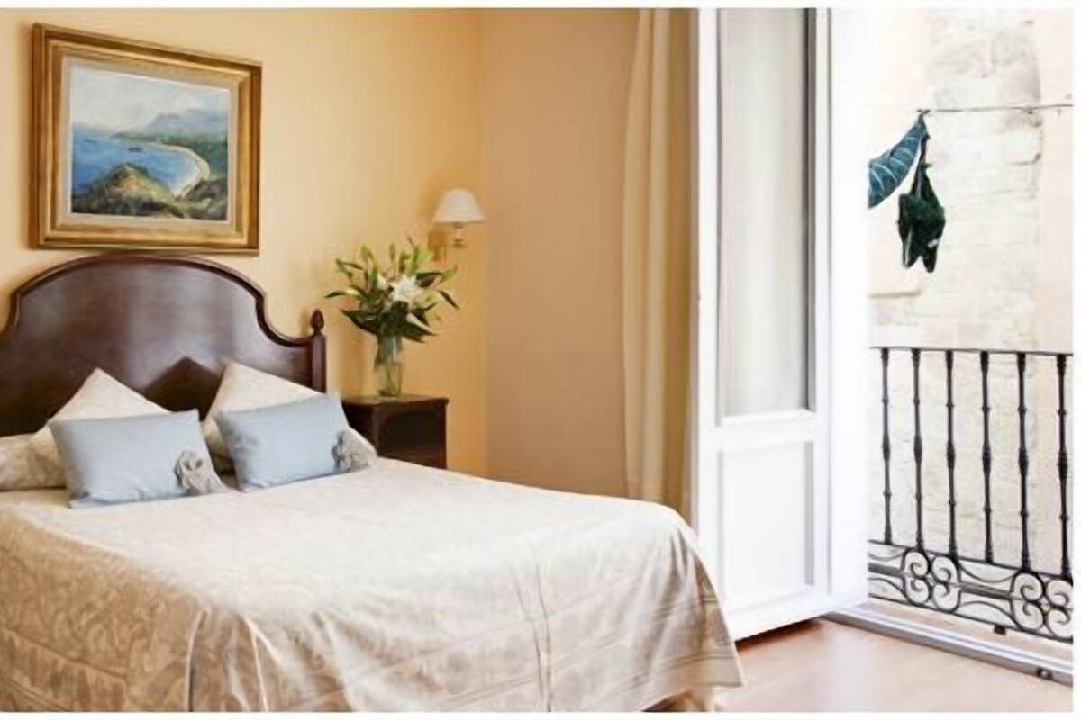 Double or Twin Room | In-room safe, desk, blackout drapes, cribs (free)