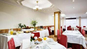 Se ofrece un desayuno continental (4.50 EUR por persona)