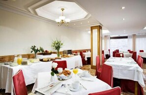 Kontinental frokost hver dag (EUR 4.50 per person)