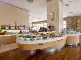 Daily buffet breakfast for a fee