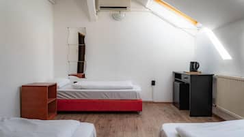 標準三人房, 3 張單人床 | 1 間臥室、低過敏寢具、遮光布/窗簾、免費無線上網