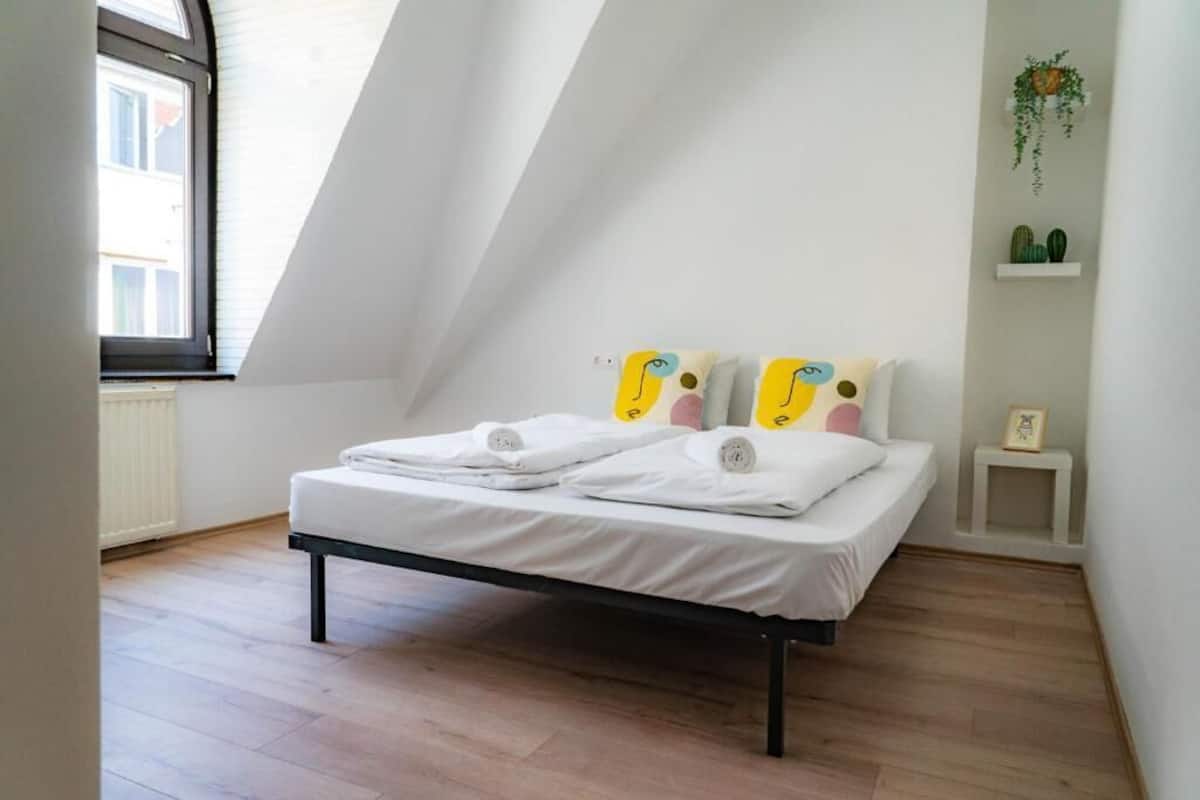 Deluxe Double Room, 1 Double Bed | 1 bedroom, hypo-allergenic bedding, blackout curtains, free WiFi