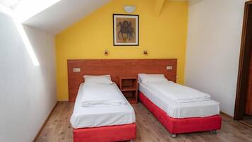 標準雙床房 | 1 間臥室、低過敏寢具、遮光布/窗簾、免費無線上網