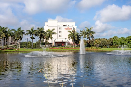 Hawthorn Extended Stay by Wyndham West Palm Beach Airport