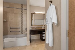 1 King Bed, Presidential, Mobility/Hearing Access Suite, Roll-In Shower, NSMK | Ropa de cama de alta calidad y camas con pillow-top