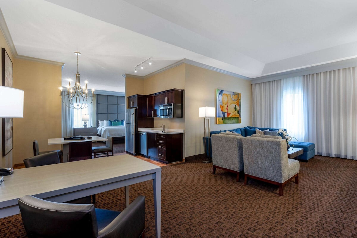 presidential suite, 1 king bed, non smoking | private kitchen | full-sized fridge, microwave, stovetop, dishwasher