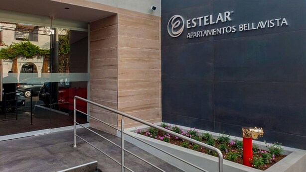 A modern building with a sign for 'Estelar Apartamentos Bellavista'. - Estelar Apartamentos Bellavista (Lima)
