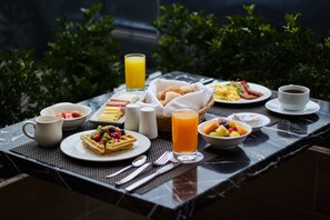 Free daily buffet breakfast