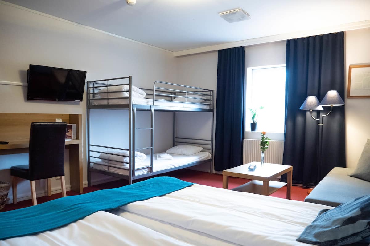 Premium Room Family | Skrivebord, skrivebord for bærbar PC og wi-fi (inkludert)
