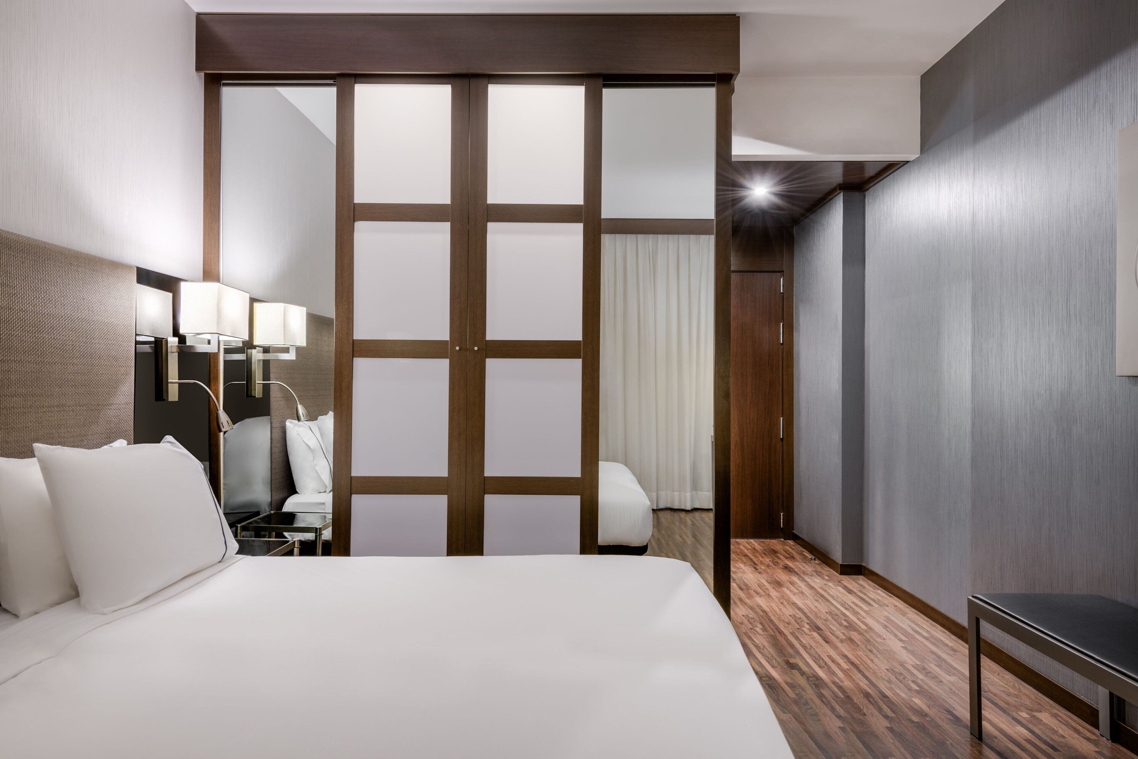 standard room, 1 king bed | minibar, in-room safe, desk, soundproofing