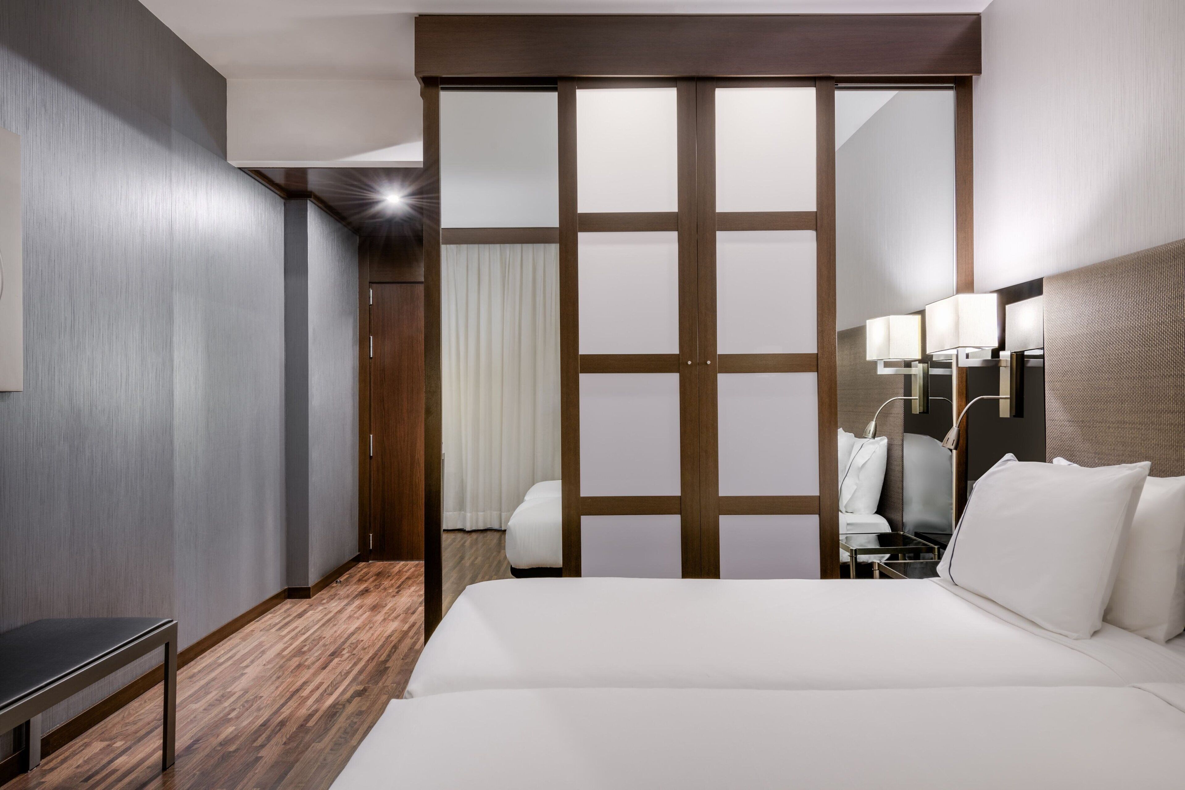 standard room, 2 single beds | minibar, in-room safe, desk, soundproofing