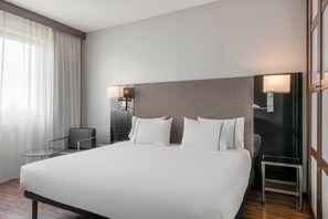 Minibar, in-room safe, desk, soundproofing - AC Hotel Brescia by Marriott (Brescia)