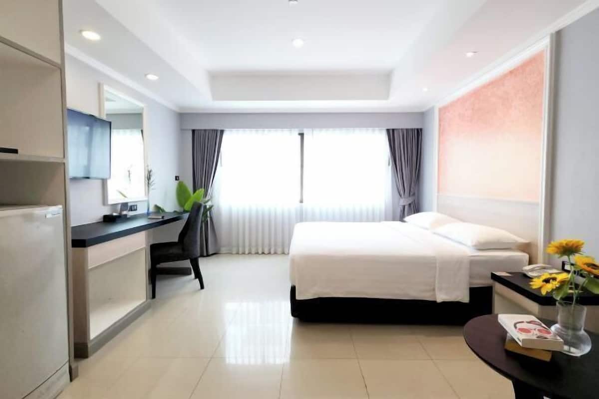 1 bedroom, minibar, in-room safe, desk