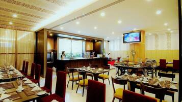 بوفيه فطور يوميًا مقابل رسوم