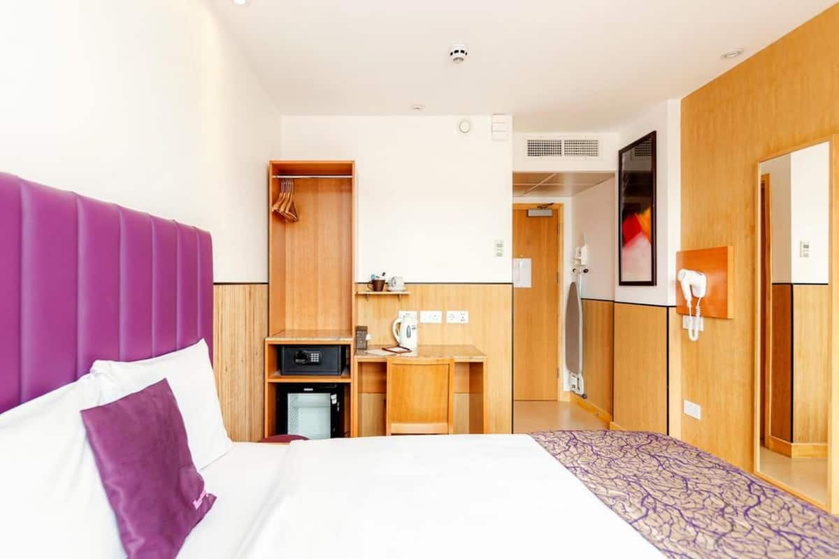 Double Room | In-room safe, desk, iron/ironing board, free WiFi