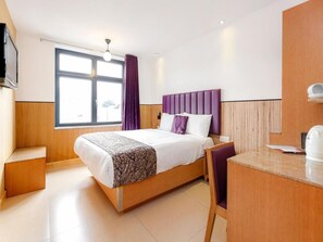 Double Room | In-room safe, desk, iron/ironing board, free WiFi