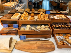 Daily buffet breakfast for a fee - Eurotraveller Hotel Premier Tower Bridge (London)