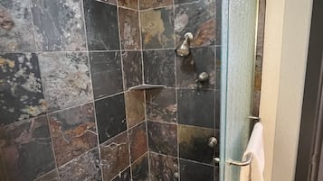 Kamar Single Superior, 1 Tempat Tidur King | Kamar mandi | Perlengkapan mandi gratis, pengering rambut, dan handuk