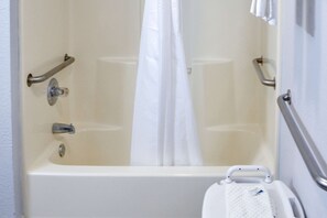 Soundproofing, iron/ironing board, bed sheets - Rodeway Inn Sun City Center (Sun City Center)