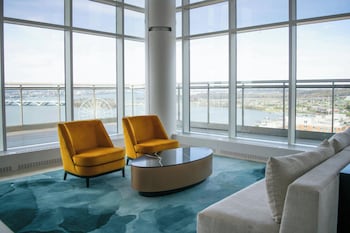 3 bars/lounges, lobby lounge at Gaylord National Resort & Convention Center