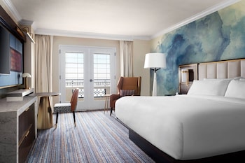 Premium bedding, in-room safe, desk, blackout drapes at Gaylord National Resort & Convention Center